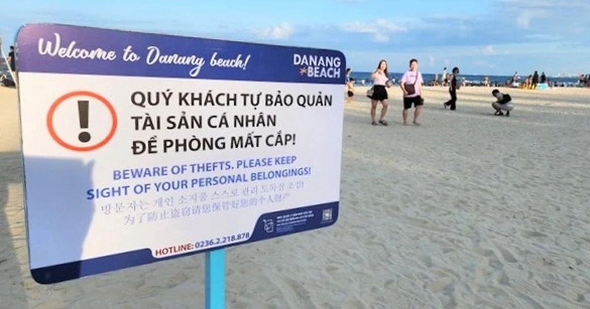 Thanh niên chở bạn gái đi uống nước mía, "tiện tay" trộm điện thoại