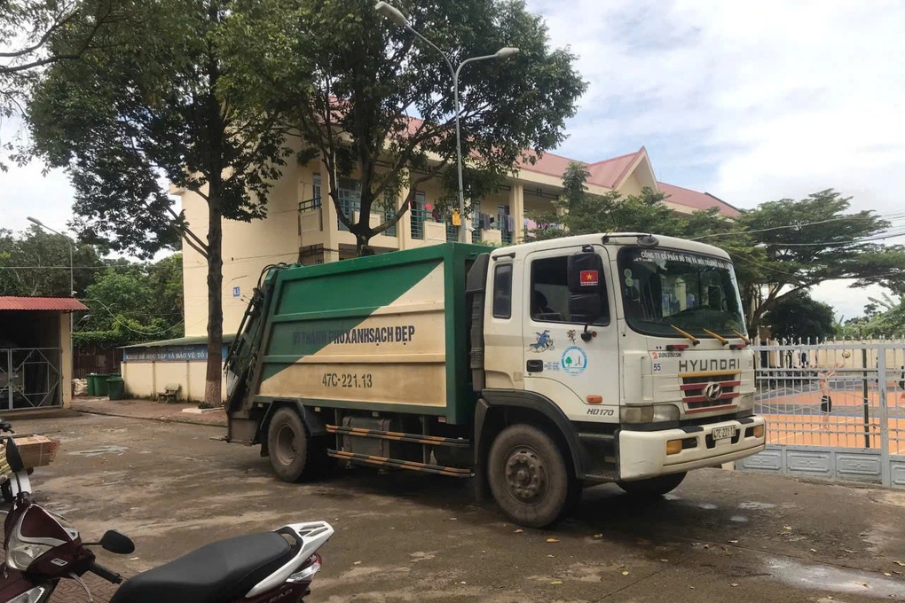 Học sinh bị xe gom rác tông tử vong: Lời hứa thăm con không thành hiện thực - 1 Học sinh bị xe gom rác tông tử vong: Lời hứa thăm con không thành hiện thực - 1