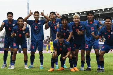 Đánh bại U22 Malaysia, U22 Thái Lan vươn lên bằng điểm U22 Việt Nam