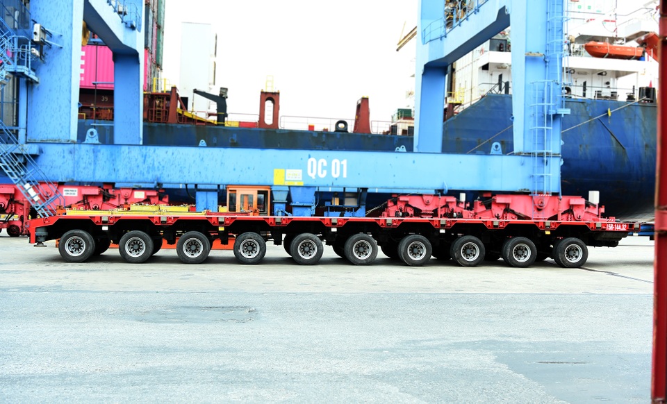 Đoàn xe siêu trường chở tàu đường sắt Nhổn - ga Hà Nội từ Đình Vũ về Hà Nội - 3
