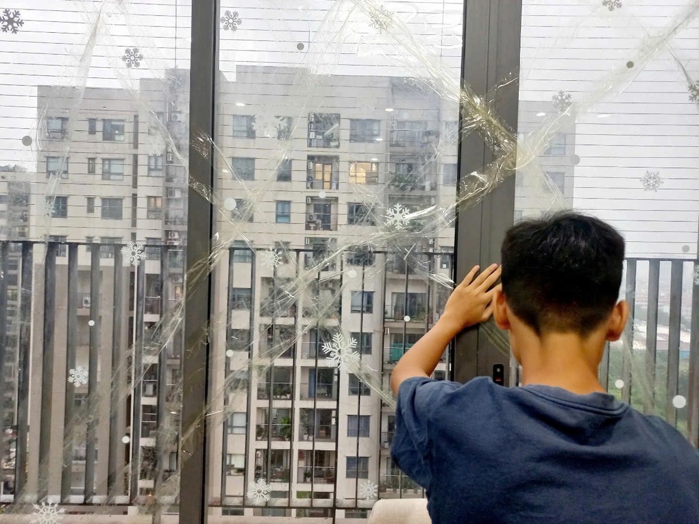 Bão số 3 đổ bộ: Dán băng dính lên cửa kính có thực sự hiệu quả? - 1 Bão số 3 đổ bộ: Dán băng dính lên cửa kính có thực sự hiệu quả? - 1