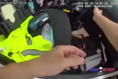 Nữ tài xế tự làm lật ô tô khi chạy trốn cảnh sát