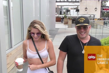 Rachel McCord cùng chồng ra phố