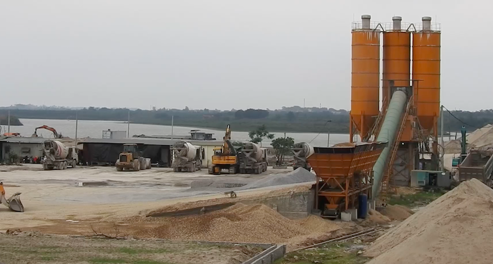 Những hình ảnh khủng khiếp về một sông Đuống đang “lở loét”, quằn quại! - 6 Những hình ảnh khủng khiếp về một sông Đuống đang “lở loét”, quằn quại! - 6
