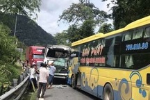 3 xe tông nhau trên đèo Bảo Lộc, hàng trăm phương tiện "chôn chân"