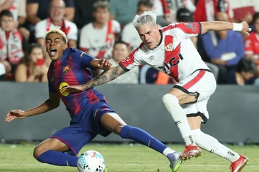 Lamine Yamal ghi bàn trong ngày Barcelona hòa thất vọng