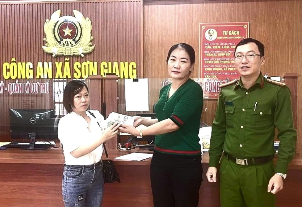 Cuống quýt báo công an vì bỗng dưng nhận được 400 triệu đồng - 1 Cuống quýt báo công an vì bỗng dưng nhận được 400 triệu đồng - 1