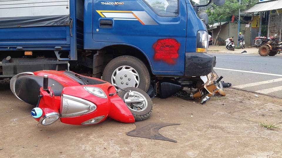Vụ tai nạn 5 người tử vong: Bé gái thoát chết nhờ chạy đi mua bút - 10 Vụ tai nạn 5 người tử vong: Bé gái thoát chết nhờ chạy đi mua bút - 10