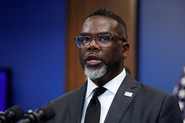 Tổng thống Mỹ kêu gọi bỏ tù Thị trưởng Chicago, Thống đốc Illinois