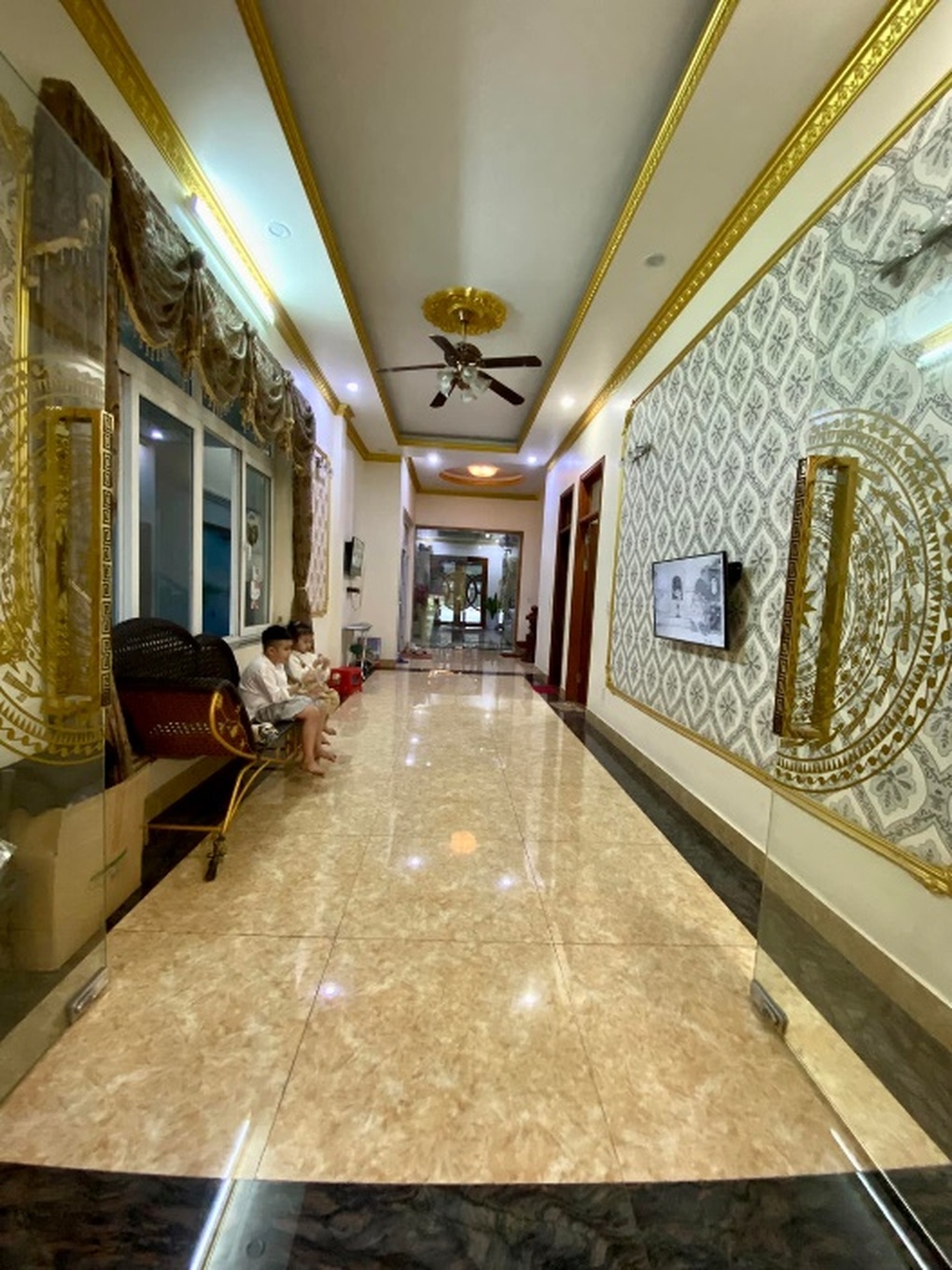 Choáng ngợp trước biệt thự 3000m2 của ca sĩ Vy Oanh và chồng đại gia - 3