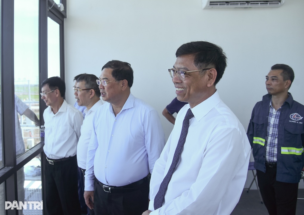 Cận cảnh kênh đào lớn nhất Việt Nam trị giá 100 triệu USD - 6 Cận cảnh kênh đào lớn nhất Việt Nam trị giá 100 triệu USD - 6