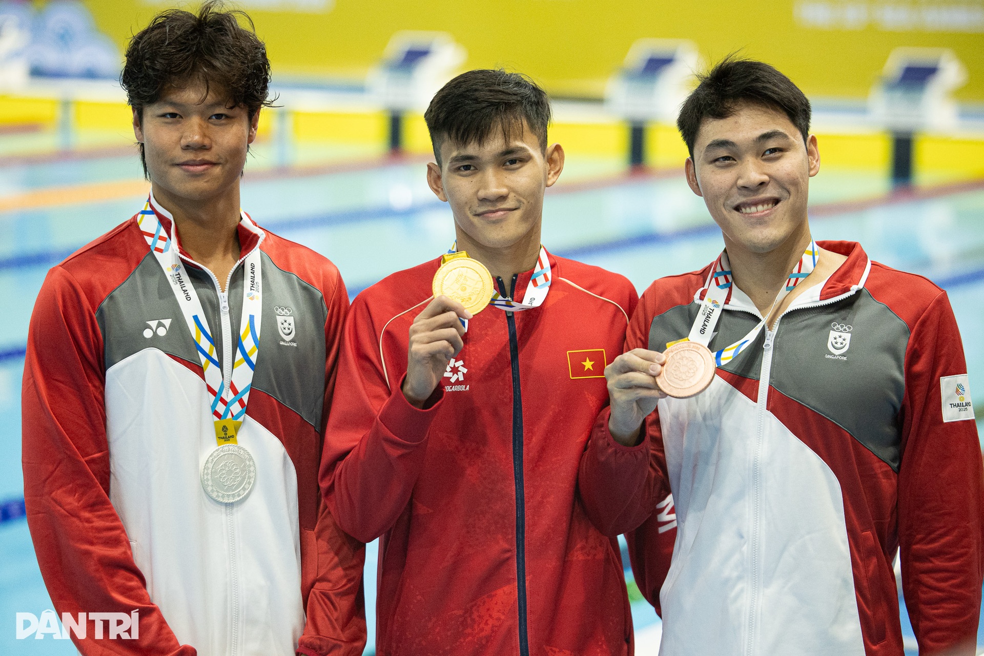 นักว่ายน้ำชาวเวียดนามระเบิดความดีใจหลังจากคว้าเหรียญทองซีเกมส์ได้ 3 สมัยติดต่อกัน - 13 Kình ngư Việt Nam bùng nổ cảm xúc khi lập hat-trick HCV SEA Games - 13