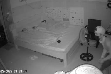 Mở camera xem cảnh lúc 3h sáng, người phụ nữ rụng rời vì thấy trộm lẻn vào