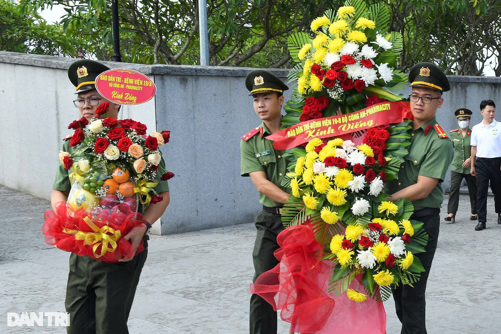 Những liệt sỹ tuổi 20 xương thành đá, máu thành hoa viết nên hòa bình - 5 Những liệt sỹ tuổi 20 xương thành đá, máu thành hoa viết nên hòa bình - 5