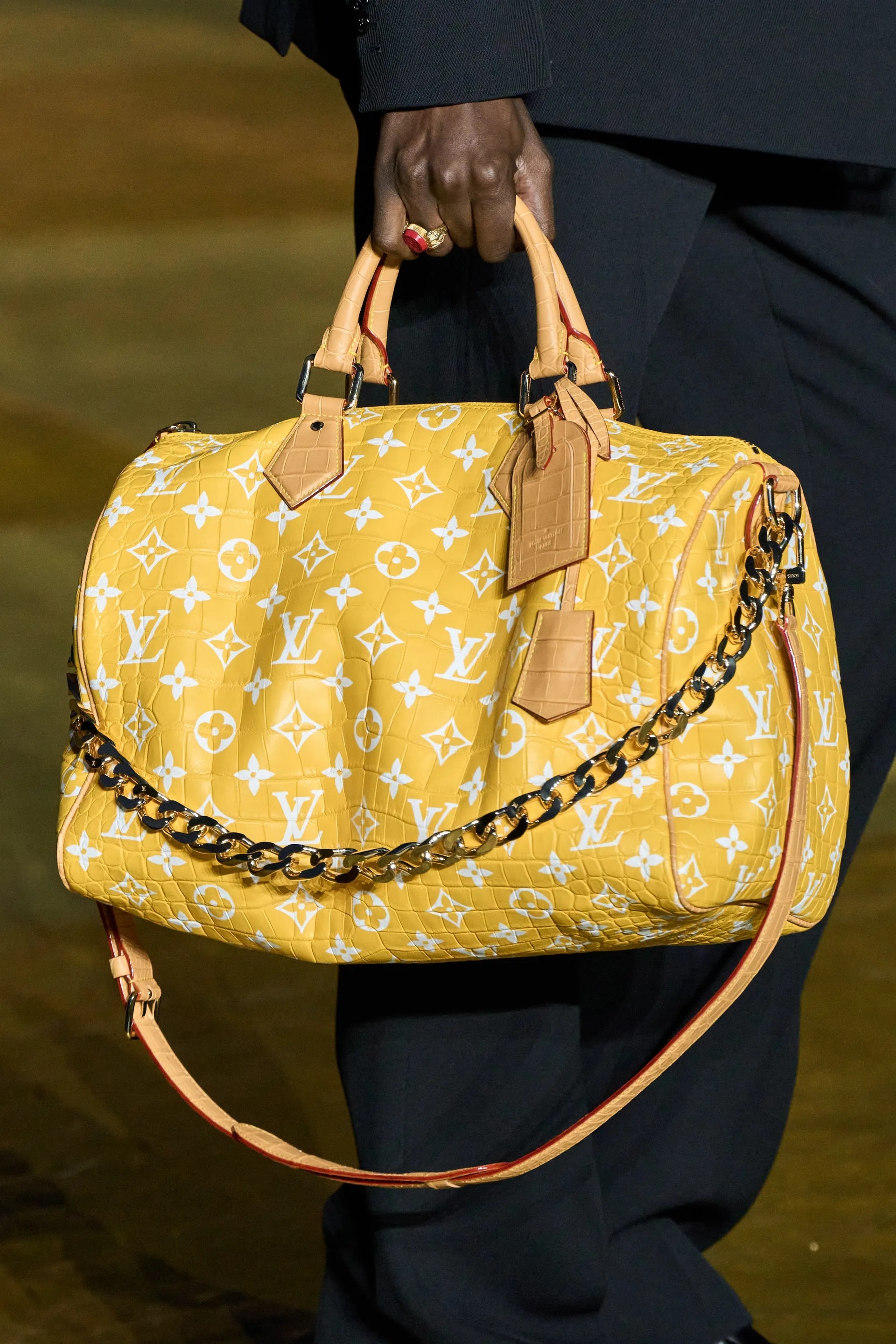 Chiếc túi Louis Vuitton gây sốt với giá bán 1 triệu USD, có đính kim cương - 2