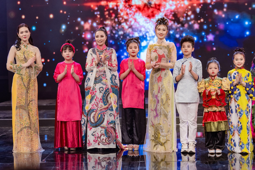 Hoa hậu Lương Kỳ Duyên duyên dáng trình diễn áo dài - 6 Hoa hậu Lương Kỳ Duyên duyên dáng trình diễn áo dài - 6