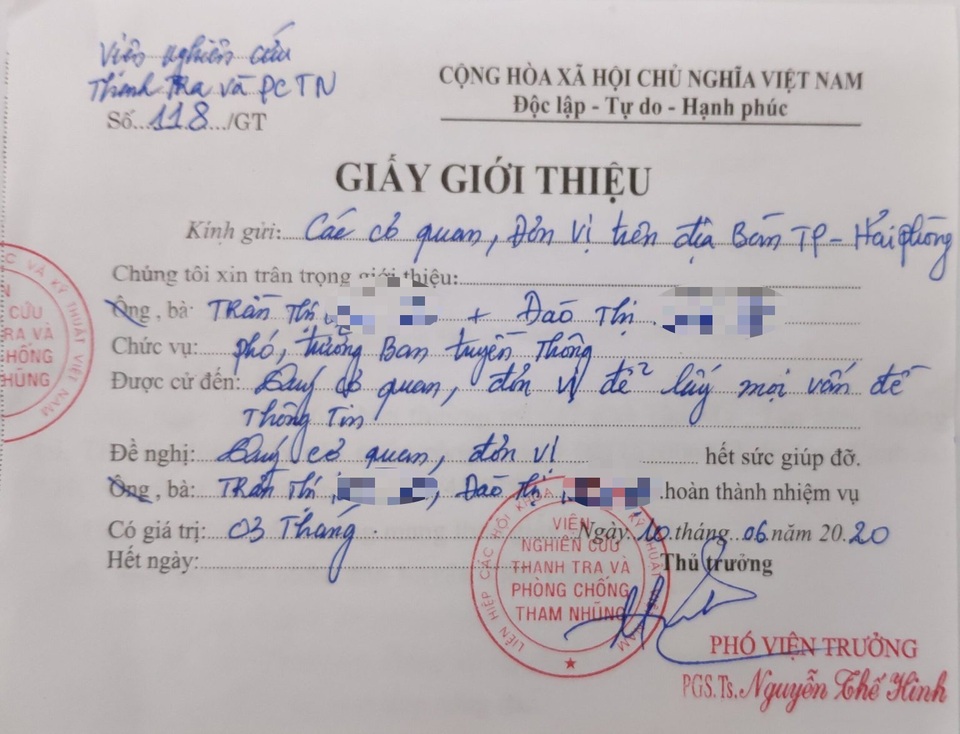 Xử phạt 2 phụ nữ mạo danh nhà báo làm việc với lãnh đạo địa phương - 2 Xử phạt 2 phụ nữ mạo danh nhà báo làm việc với lãnh đạo địa phương - 2