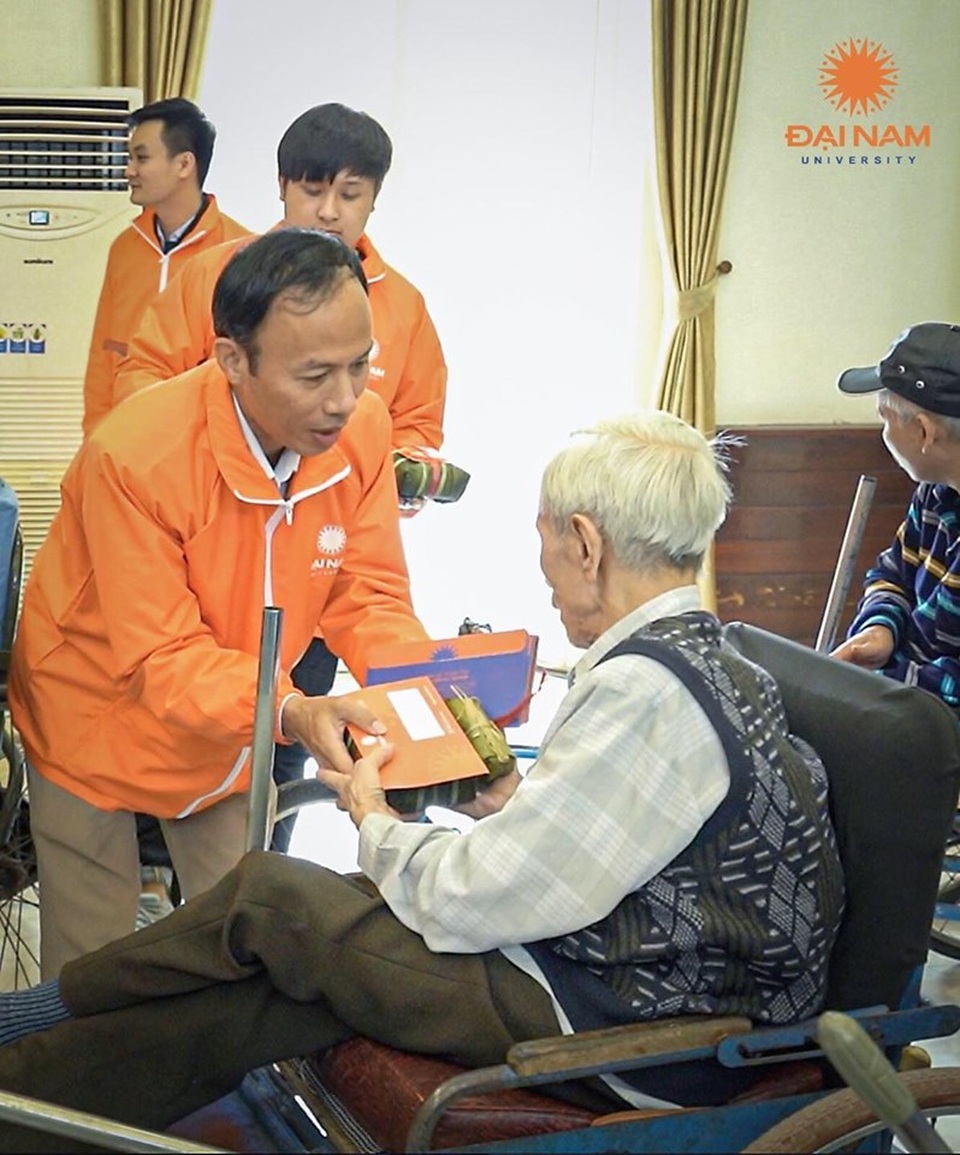 Tấm bánh nghĩa tình đặc biệt của sinh viên dành tới các hoàn cảnh khó khăn - 11 Tấm bánh nghĩa tình đặc biệt của sinh viên dành tới các hoàn cảnh khó khăn - 11
