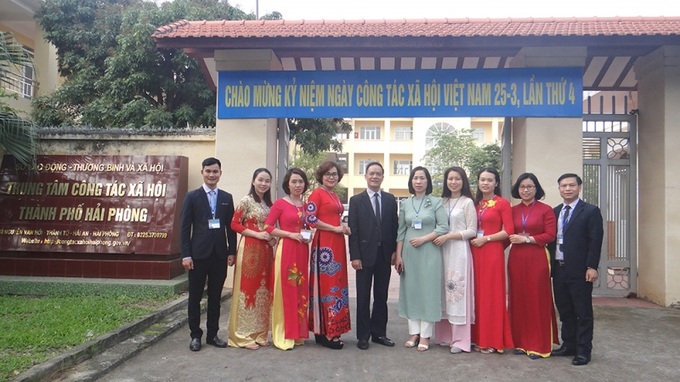 Lãnh đạo, viên chức Trung tâm hưởng ứng Ngày Công tác xã hội Việt Nam 25-3
