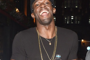 “Chán” đất Brazil, Usain Bolt sang London thác loạn với dàn chân dài