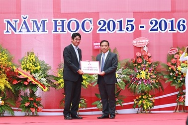 Gần 1,4 tỷ đồng học bổng trao cho sinh viên ĐH Ngoại thương Hà Nội
