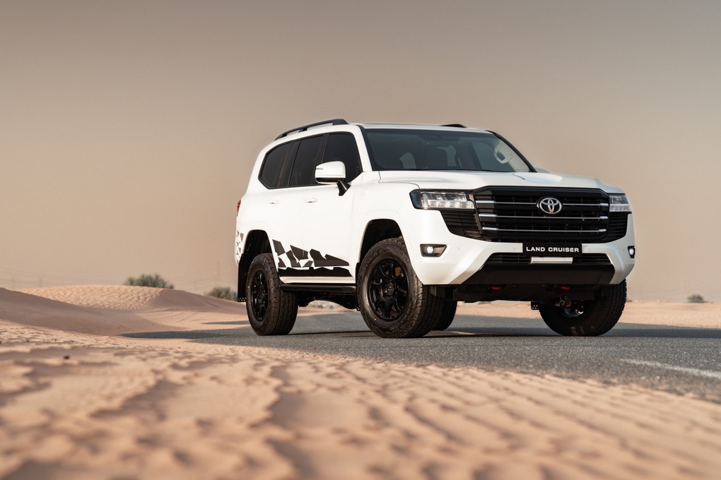 Toyota Land Cruiser có phiên bản đặc biệt mang phong cách Dakar - 1