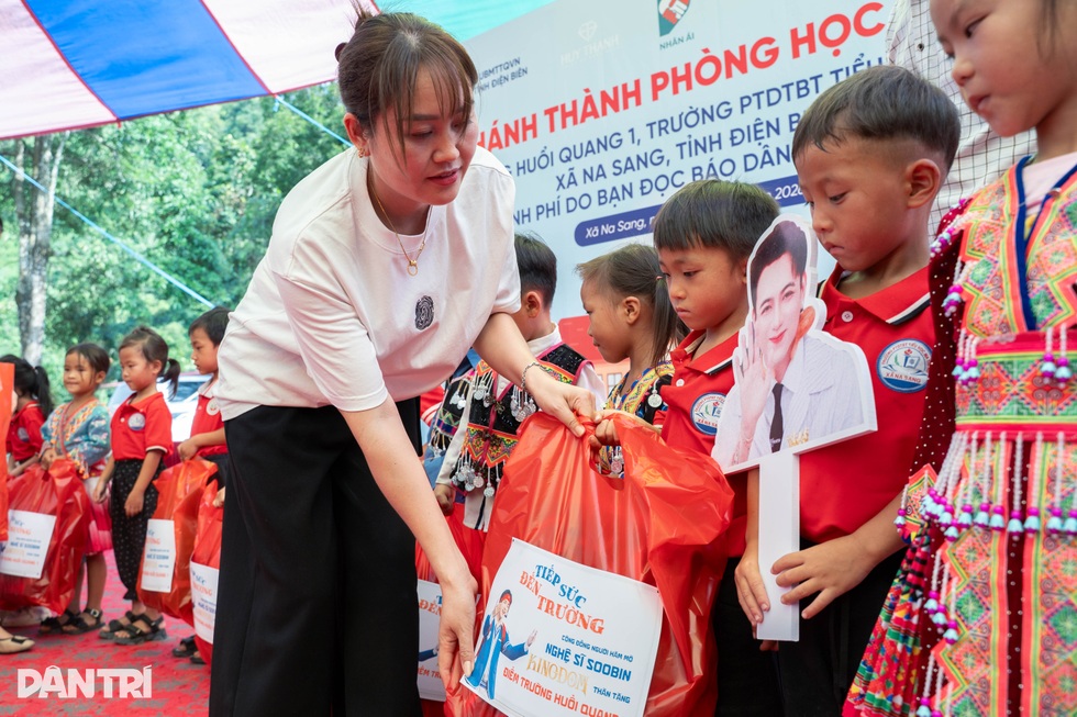 Có nụ cười, niềm tin yêu từ Huổi Quang 1: “Hôm nay con rất vui ạ!” - 16 Có nụ cười, niềm tin yêu từ Huổi Quang 1: “Hôm nay con rất vui ạ!” - 16