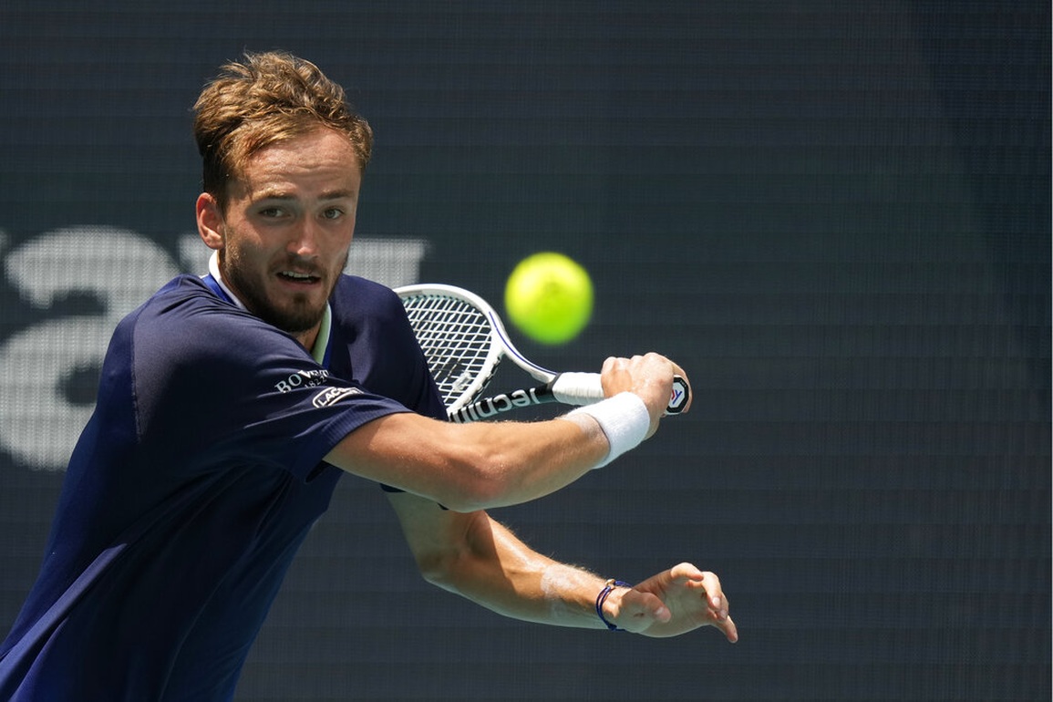 Medvedev nghỉ thi đấu hai tháng, Djokovic giữ ngôi số một thế giới - 1 Medvedev nghỉ thi đấu hai tháng, Djokovic giữ ngôi số một thế giới - 1