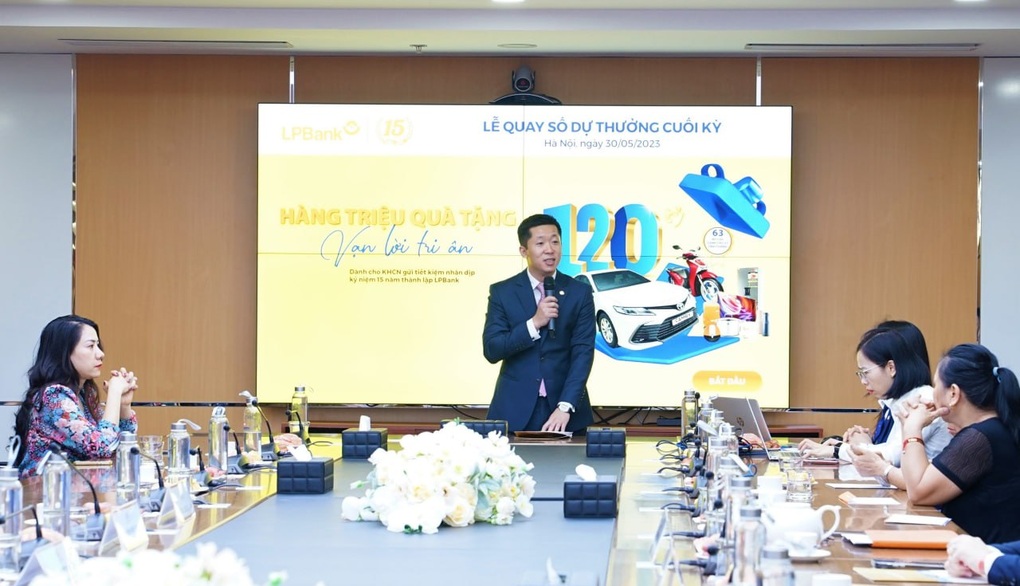 Gửi tiết kiệm tại LPBank, khách hàng trúng Toyota Camry hơn một tỷ đồng - 1 Gửi tiết kiệm tại LPBank, khách hàng trúng Toyota Camry hơn một tỷ đồng - 1