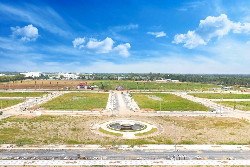 Doanh nghiệp địa ốc bỏ “phố” về “quê” - 2 Doanh nghiệp địa ốc bỏ “phố” về “quê” - 2