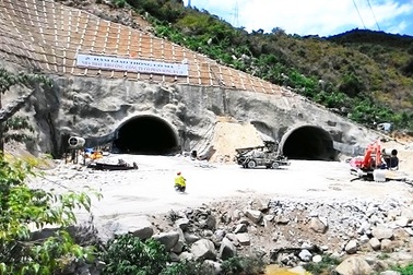 Thông tuyến ống hầm thứ 2 thuộc hầm đường bộ đèo Cả