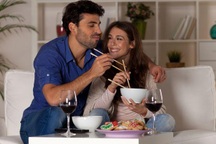 Các nhà khoa học tiết lộ thời gian ăn tối tốt nhất để giảm cân