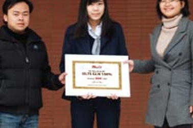 Nữ sinh “siêu tiếng Anh” trường Ams nhận học bổng 360 USD