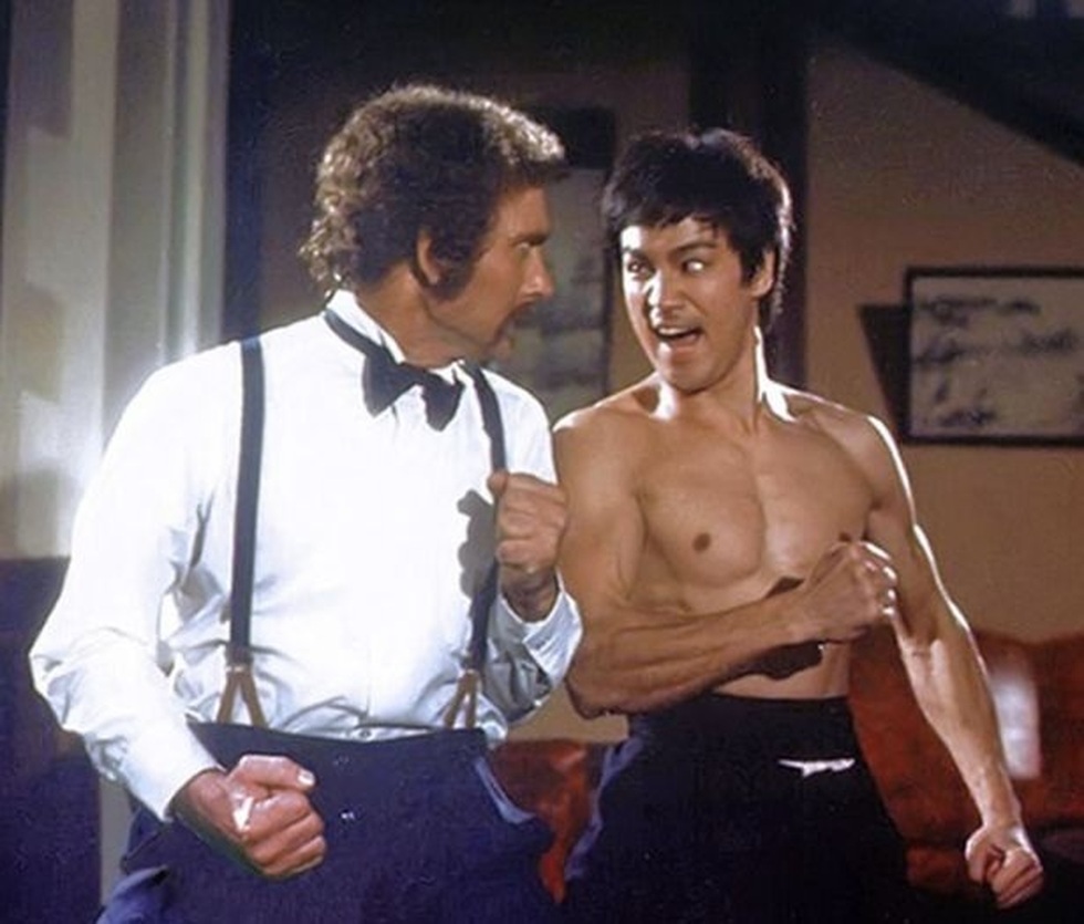 Cái chết nhiều bí ẩn ở tuổi 32 của huyền thoại phim võ thuật Lý Tiểu Long - 6 Cái chết nhiều bí ẩn ở tuổi 32 của huyền thoại phim võ thuật Lý Tiểu Long - 6