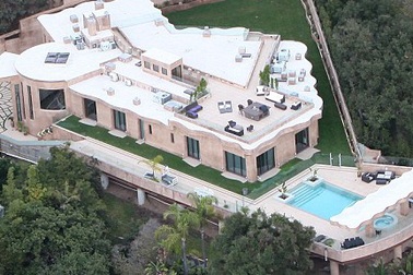 Khám phá siêu biệt thự 12 triệu USD của nữ danh ca Rihanna