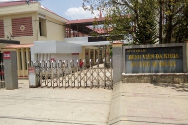 Bé trai 1 tháng tuổi tử vong oan ức sau nhập viện nửa ngày?