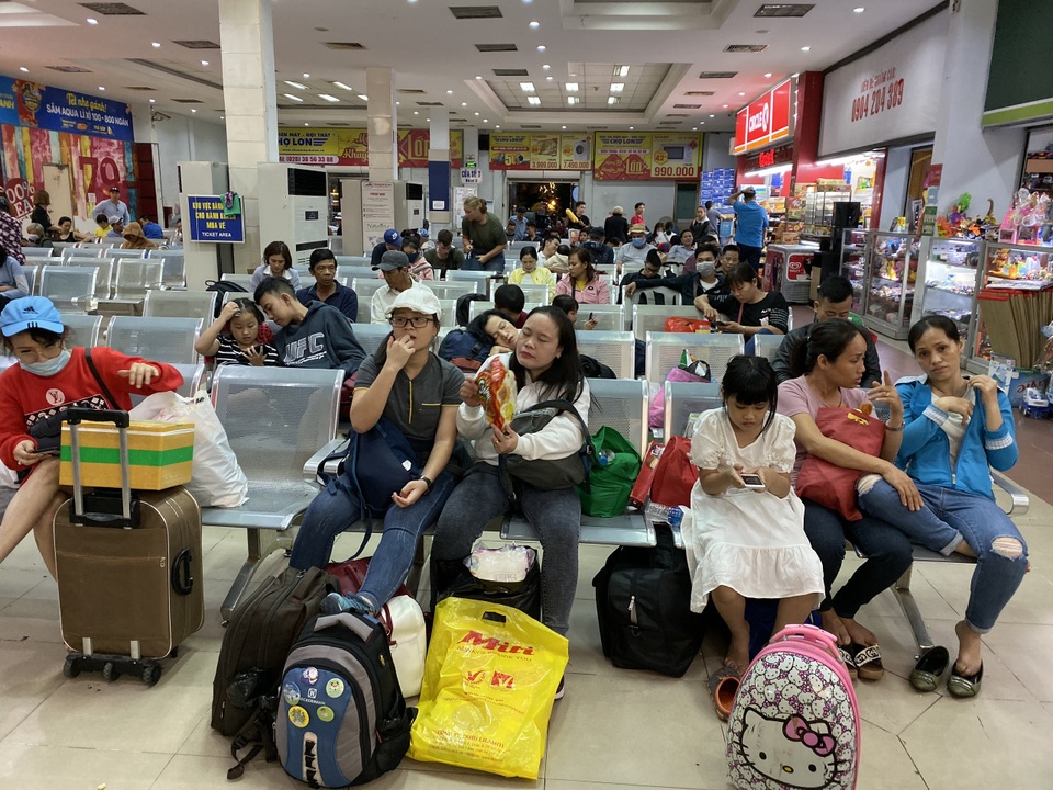 Chuyến tàu cuối cùng rời ga Sài Gòn trước thời khắc giao thừa - 4 Chuyến tàu cuối cùng rời ga Sài Gòn trước thời khắc giao thừa - 4