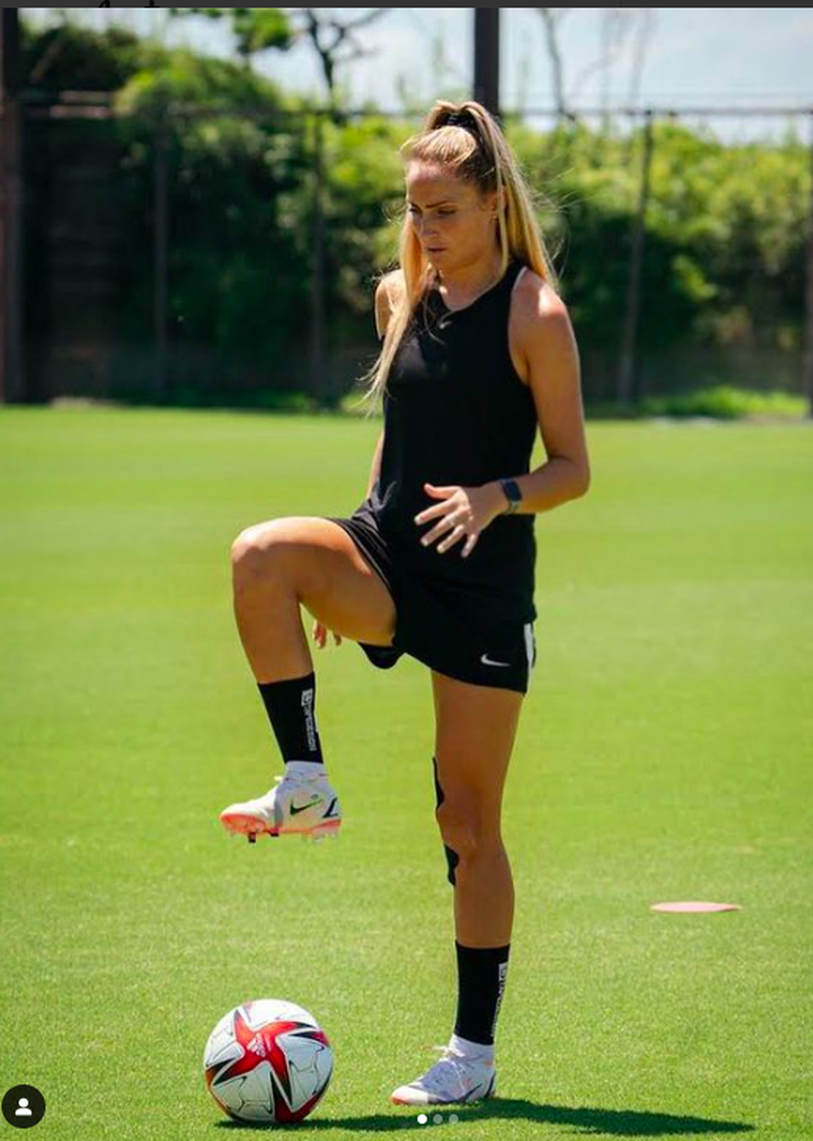 Shelina Zadorsky: Bông hồng xinh đẹp của đội bóng đá nữ Tottenham - 7 Shelina Zadorsky: Bông hồng xinh đẹp của đội bóng đá nữ Tottenham - 7