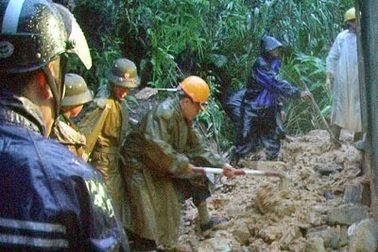 Lở đất nghiêm trọng, ít nhất 3 người chết