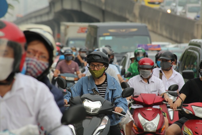 Ùn ứ kéo dài hàng km tại cửa ngõ Hà Nội - 14 Ùn ứ kéo dài hàng km tại cửa ngõ Hà Nội - 14