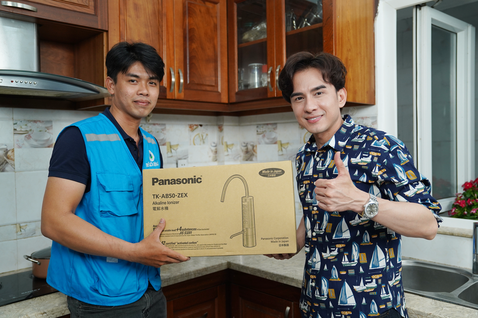 Mê mẩn máy lọc nước ion kiềm Panasonic mới thiết kế thời thượng độc đáo - 4 Mê mẩn máy lọc nước ion kiềm Panasonic mới thiết kế thời thượng độc đáo - 4