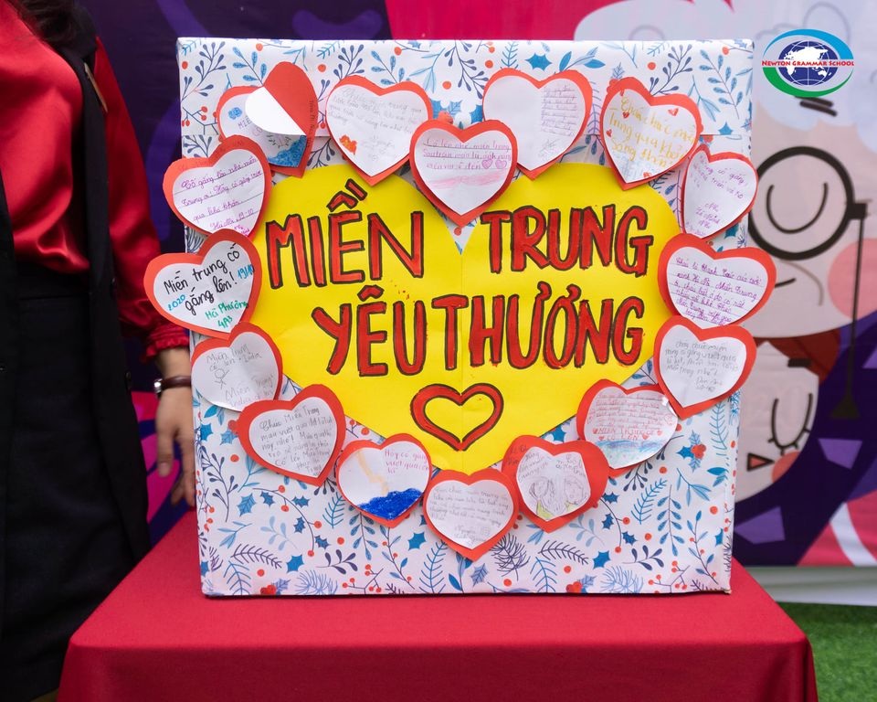 Giáo viên tặng ngày công từ tiết dạy, trò dành tiền quà sáng gửi miền Trung - 2 Giáo viên tặng ngày công từ tiết dạy, trò dành tiền quà sáng gửi miền Trung - 2