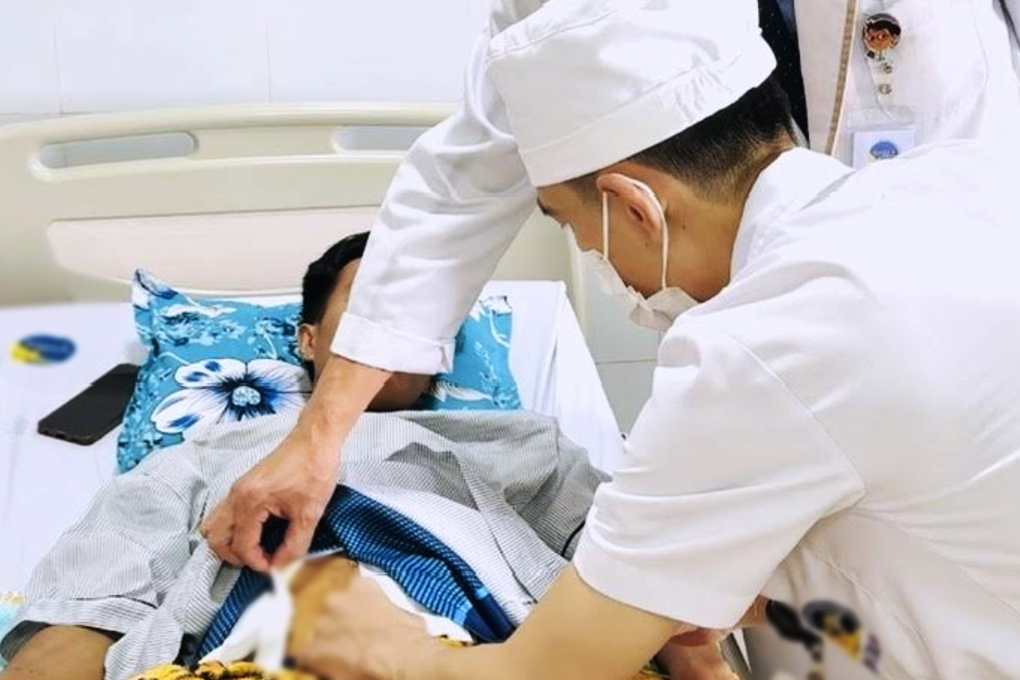 Chàng trai chảy hơn 2 lít máu trong bụng, thủng hàng loạt cơ quan nguy kịch - 1 Chàng trai chảy hơn 2 lít máu trong bụng, thủng hàng loạt cơ quan nguy kịch - 1