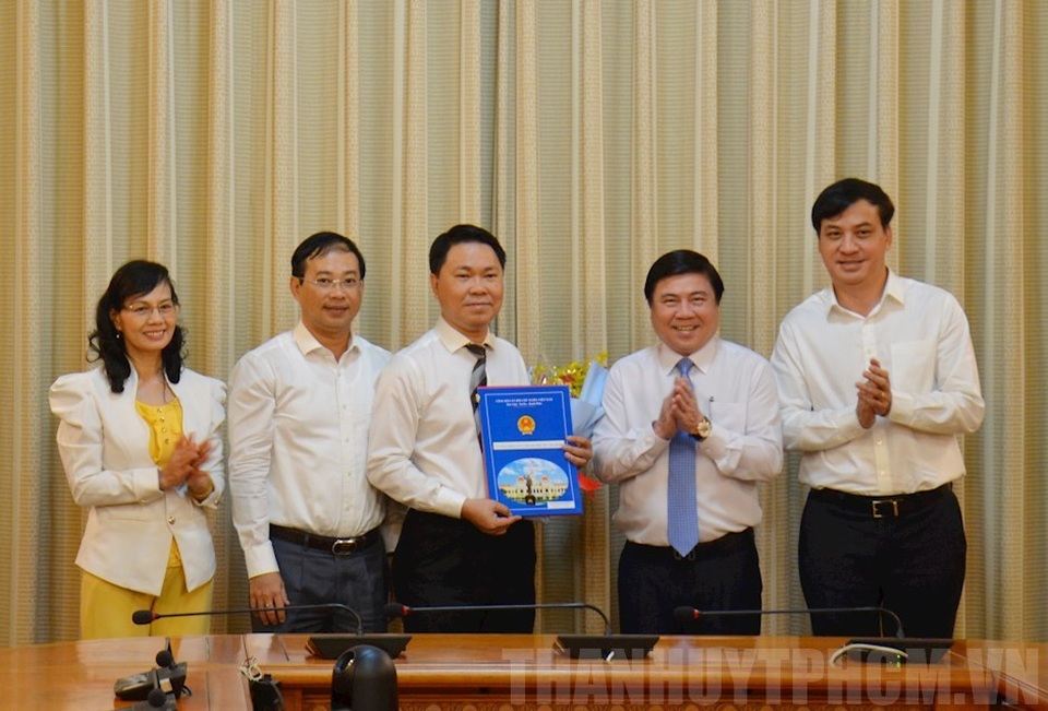 Bổ nhiệm Bí thư Huyện ủy Bình Chánh làm Giám đốc Sở Xây dựng TPHCM - 1 Bổ nhiệm Bí thư Huyện ủy Bình Chánh làm Giám đốc Sở Xây dựng TPHCM - 1
