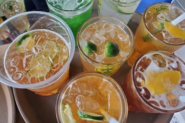 Vỉa hè trà chanh lên giá 15 ngàn đồng, quán cafe thu 100 ngàn đồng/cốc sữa chua