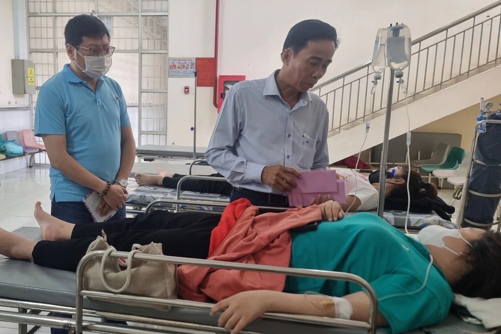Vụ hàng trăm công nhân nhập viện sau bữa cơm công đoàn: 168 người xuất viện - 1 Vụ hàng trăm công nhân nhập viện sau bữa cơm công đoàn: 168 người xuất viện - 1