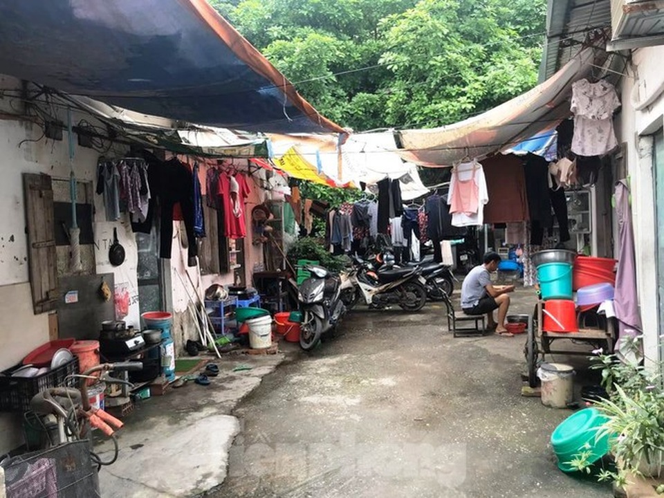 Lao động tự do mắc kẹt, khốn đốn ở Thủ đô trong dịch Covid-19 - 1 Lao động tự do mắc kẹt, khốn đốn ở Thủ đô trong dịch Covid-19 - 1