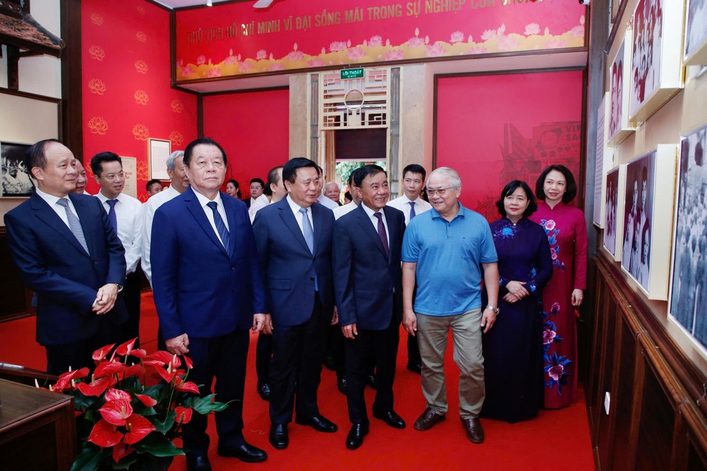 Gắn biển ngôi nhà nơi Chủ tịch Hồ Chí Minh viết Bản Tuyên ngôn độc lập - 2 Gắn biển ngôi nhà nơi Chủ tịch Hồ Chí Minh viết Bản Tuyên ngôn độc lập - 2