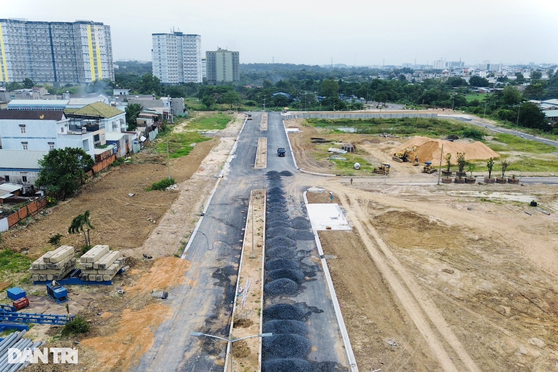 Nhiều tuyến đường dẫn vào Đại học Quốc gia TPHCM tất bật thay áo mới - 7 Nhiều tuyến đường dẫn vào Đại học Quốc gia TPHCM tất bật thay áo mới - 7