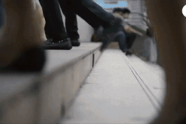 Hãng tàu Nhật Bản kêu gọi hành khách “bớt lịch sự”